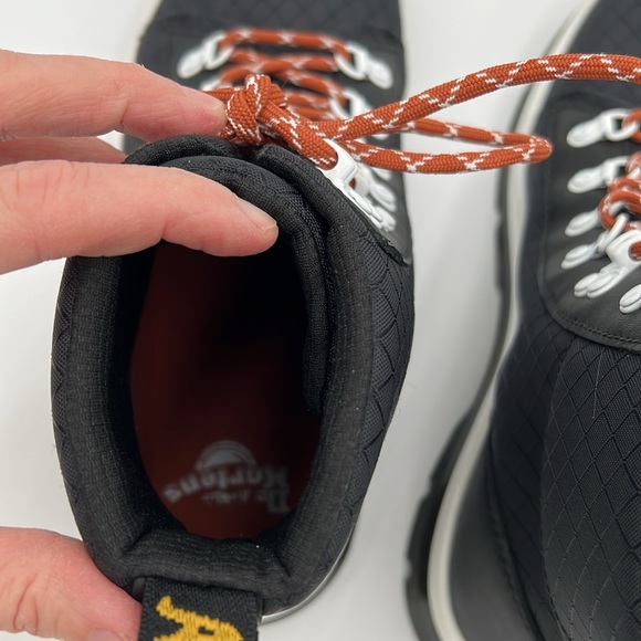 Women’s Dr Marten Combs W Fashion Boot - Picture 9 of 11